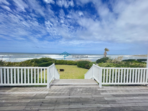 Hermosa Casa En Alquiler Sobre La Playa En La Barra, 2 Dormitorios