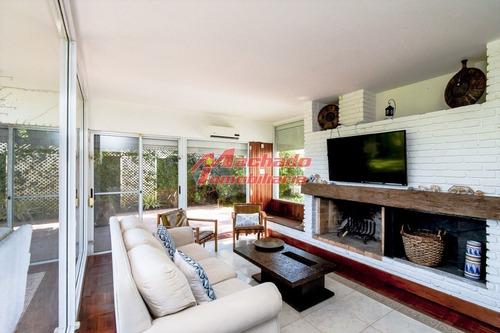 Casa De Seis Dormitorios En Venta - Playa Mansa - Ref: 5438
