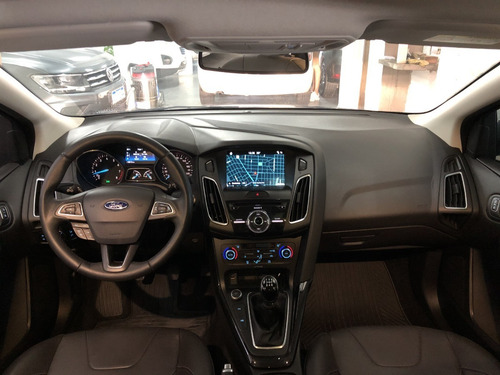 Ford Focus 4p 2.0l M/t Titanium 2018