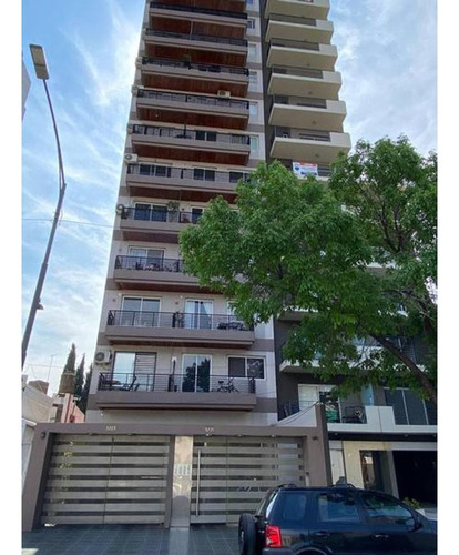 Venta De Departamento De 2 Ambientes Con Balcón Y Patio.