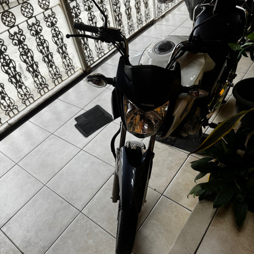 Moto Impecável Com Dois Pneus Novos
