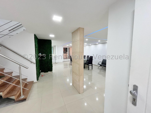 Casa Remodelada En Venta En Macaracuay Caracas Parrillera Psicina 3 Plantas Terraza Privada