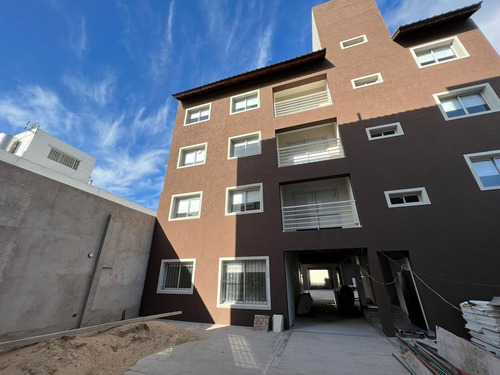 Departamento De Tres Ambientes En Venta En Sarandi