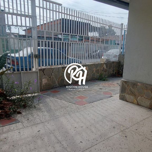 Casa En Venta En El Sector San José, Maracay