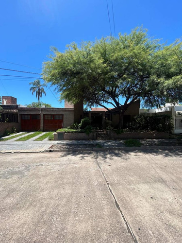 Vende Casa 3 Dorm En Barrio Urca!