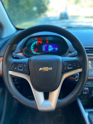 Imagem 8 de 11 de Chevrolet Onix 1.4 Activ Automatico 2017 - Edicao Especial