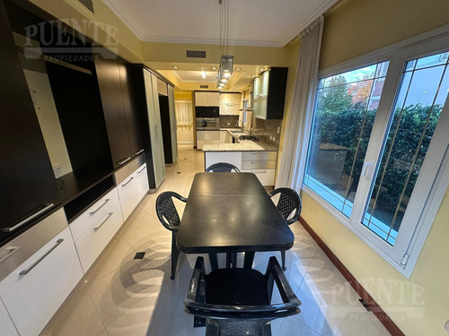 Importante Casa En Venta En Saint Thomas Sur 4 Dormitorios Escritorio Y Dependencias
