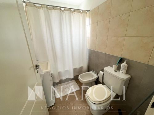 Venta De Casa Tipo Dúplex, Barrio Los Robles En Monte Grande