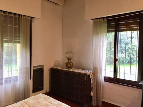 Casa Colonial Impecable En Un Lindo Lote Parquizado En Venta