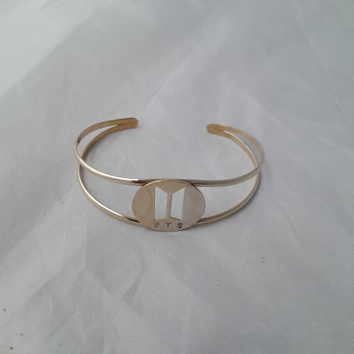 Pulsera Bts. Alpaca. Brazalete. Plateado 6 Cm 6 Cm