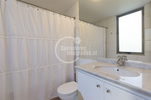 Casa En Arriendo De 5 Dorm. Golf De Manquehue