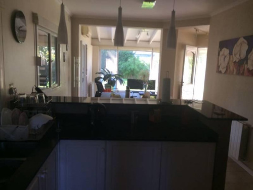 Pilar Del Este , Bº Los Jazmines Oportunidad Venta Casa 5 Ambientes. Impecable