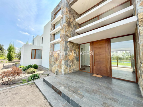 Espectacular Casa Moderna 6 Dorm., Sector Algarrobal