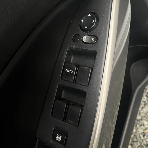 Mazda 2 Hb At 1.5cc 2015