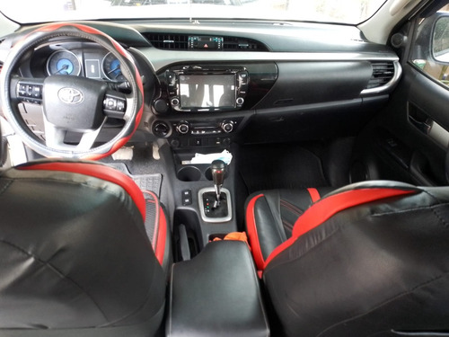 Imagen 2 de 11 de Toyota Hillux Srv Glx