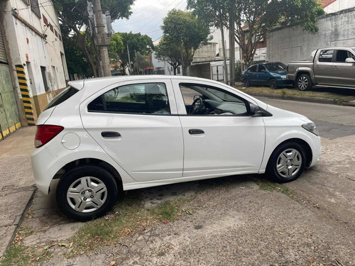 Imagen 7 de 25 de Chevrolet Onix 2019 1.4 Joy Ls