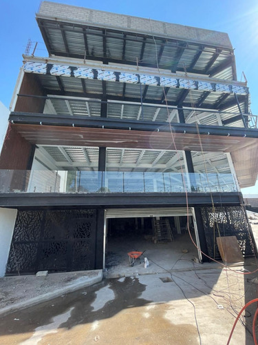 Local En Renta De 350 A 400m2 Nuevo, El Local Se Ubica En Planta Baja En Plaza Comercial Nueva.