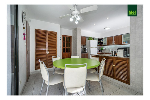 Imagen 17 de 30 de Impecable Casa Con Jardín Y Pileta