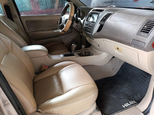 Imagen 4 de 15 de Toyota Fortuner 4x4