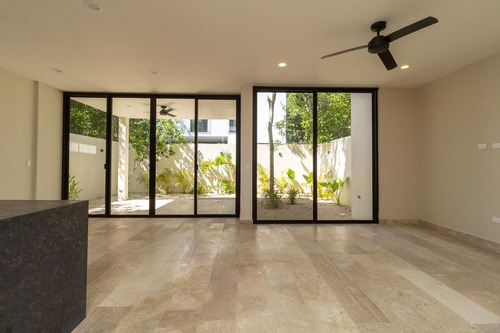 Casa En Venta En Privada Residencial Playa Del Carmen (1187)