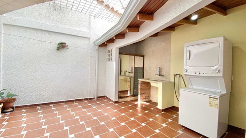 Imagen 8 de 20 de Casa De 5 Habitaciones Y 4 Baños Urb.los Chaguaramos