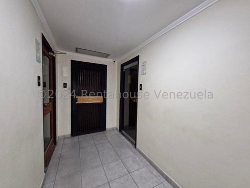 Oficina En Venta Zona Norte Torre Maracay Urb El Bosque 25-16138 Hc