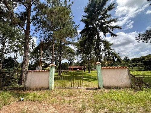 Se Vende Hermosa Parcela Con Casa  Para Remodelar En Conjunto Sabana Del Medio, La Misma Cuenta Rea De Caney Inm Con Baño, Piscina, Potrero, Arboles Frutales.