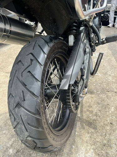 Cor Cinza Com Diversos Acessórios.