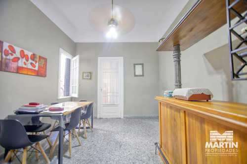Casa Antigüa Totalmente Reciclada, 4 Ambientes, Depend, Patio. Excelente Ubicación.