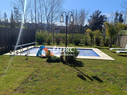 Divina Casa Muy Nueva Y Con Todas Las Comodidades En Pilar De Los Horneros.