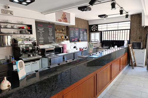 Heladeria Cafeteria En Esquina En Villa Devoto