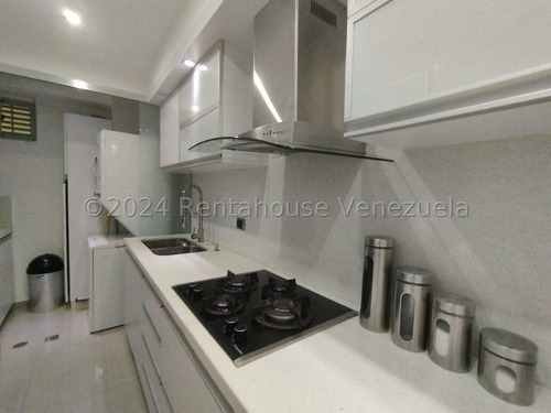 Hermoso Y Moderno Apartamento Con Cocina Totalmente Equipada Y Una Bella Terraza Con Vista Panorámica. Ubicado En Un Edificio Con Atractivas Áreas Sociales. Pozo, Planta Eléctrica 50%, 