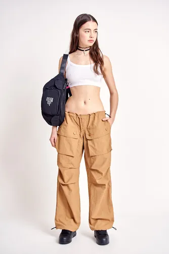 Pantalon Suwon De Nylon Parachute De Mujer 47 Street
