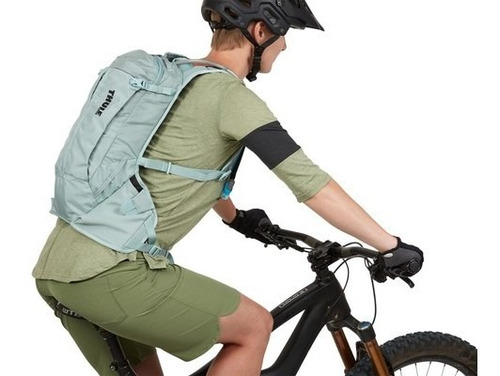 Mochila Thule Vital Hydration de 8 litros, color Alaska, diseño de tela lisa