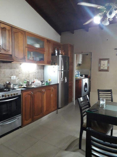 Imagen 14 de 30 de Moderno Chalet De 4 Ambientes Con Garaje Y Parque