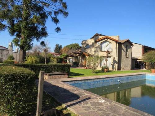Imagen 1 de 30 de Casa En Venta En Ezeiza Con Pileta Y Casa De Caseros