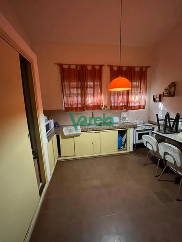 Casa En Venta Salinas Sur, Proxima Al Centro, Cochera Y Fondo C/parrillero Techado
