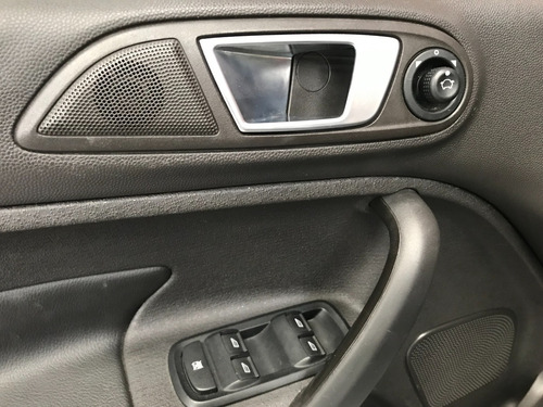Imagen 17 de 19 de Ford Fiesta Titanium Negro 2014