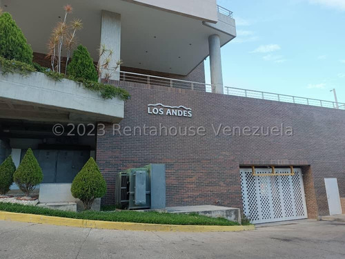 Apartamento En Venta Urb. Escampadero Caracas. 24-20668 Yf