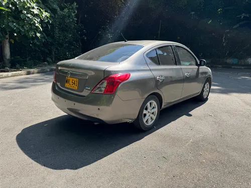 Nissan Versa Advance 1.6 Mt