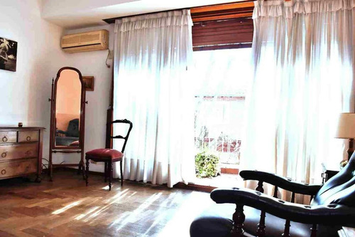 Casa En Venta - 4 Dormitorios 2 Baños - Cochera - 246mts2 - Villa Real