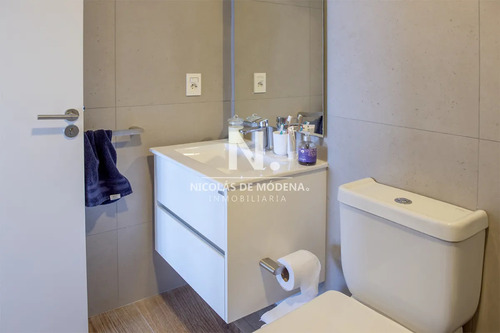 Apartamento En Alquiler En Playa Mansa, 2 Dormitorios, Edificio Mansa Bay, Frente Al Mar