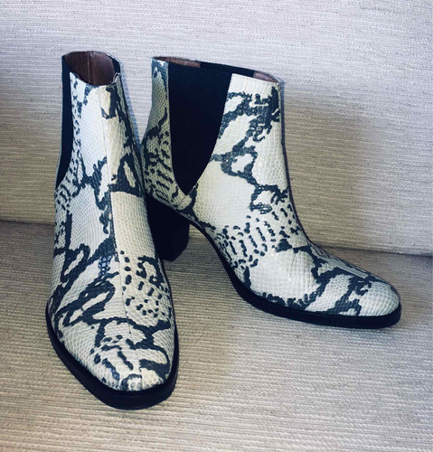 Botas Cortas De Mujer Talle 37 Cuero Ecológica Reptil