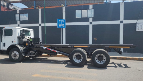 Camion Mack Equipado Con Sistema De Roll Off Galbreath