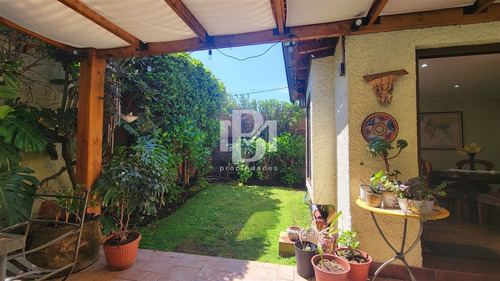 Casa En Venta De 4 Dorm. En La Reina