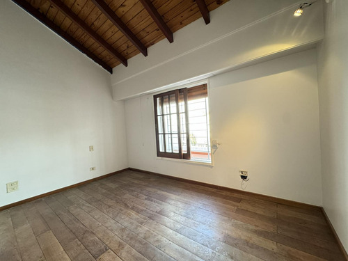 Casa De 4 Dormitorios Con Patio Y Garage