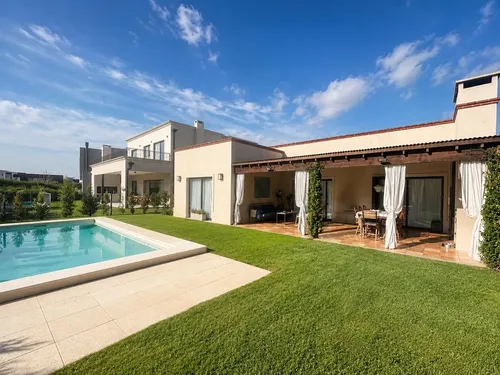Venta Casa Una Planta Con Pileta En Ceibos, Puertos