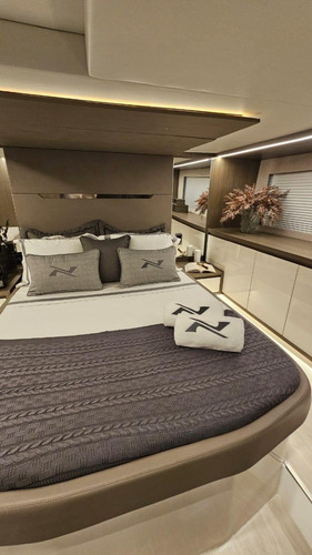 Lancha Nx50 Invictus! Navegabilidade, Design, 24 Pessoas