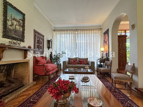 Casa En Venta- 5 Dormitorios 4 Baños Metro Los Dominicos