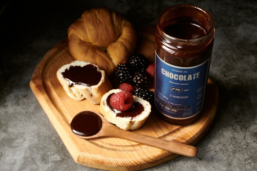 Imagen 2 de 4 de Caja De Untable De Chocolate Con Agavezucar 300g Om8